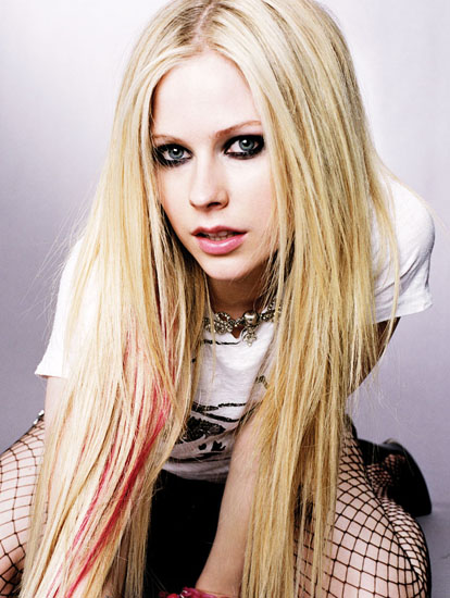 ラビーン アブリル Avril Lavigne（アブリル・ラビーン）が9年経ってもまるで老けないと話題に！